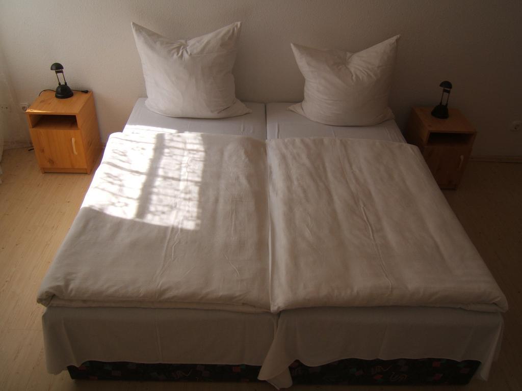 Janko Apartman Hotel Siofok Room photo