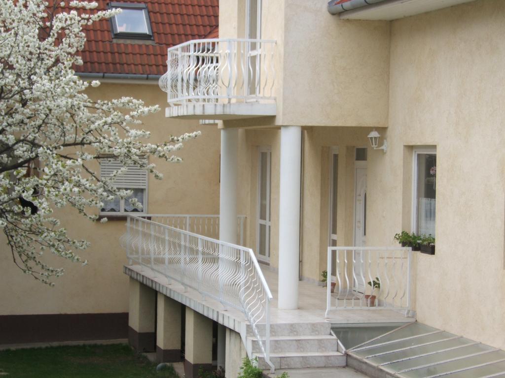 Janko Apartman Hotel Siofok Room photo